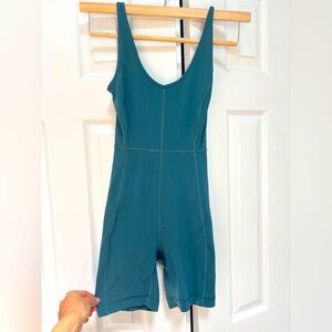 Lululemon jumpsuit size 4 (fits like xs)like new condition